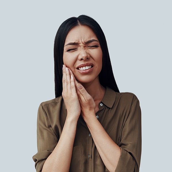 A woman having jaw pain